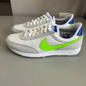 NIB NIKE DBREAK size 7 white electric green